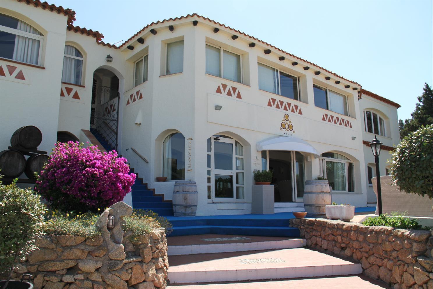 Hotel Tre Botti Baja Sardinia Exteriör bild
